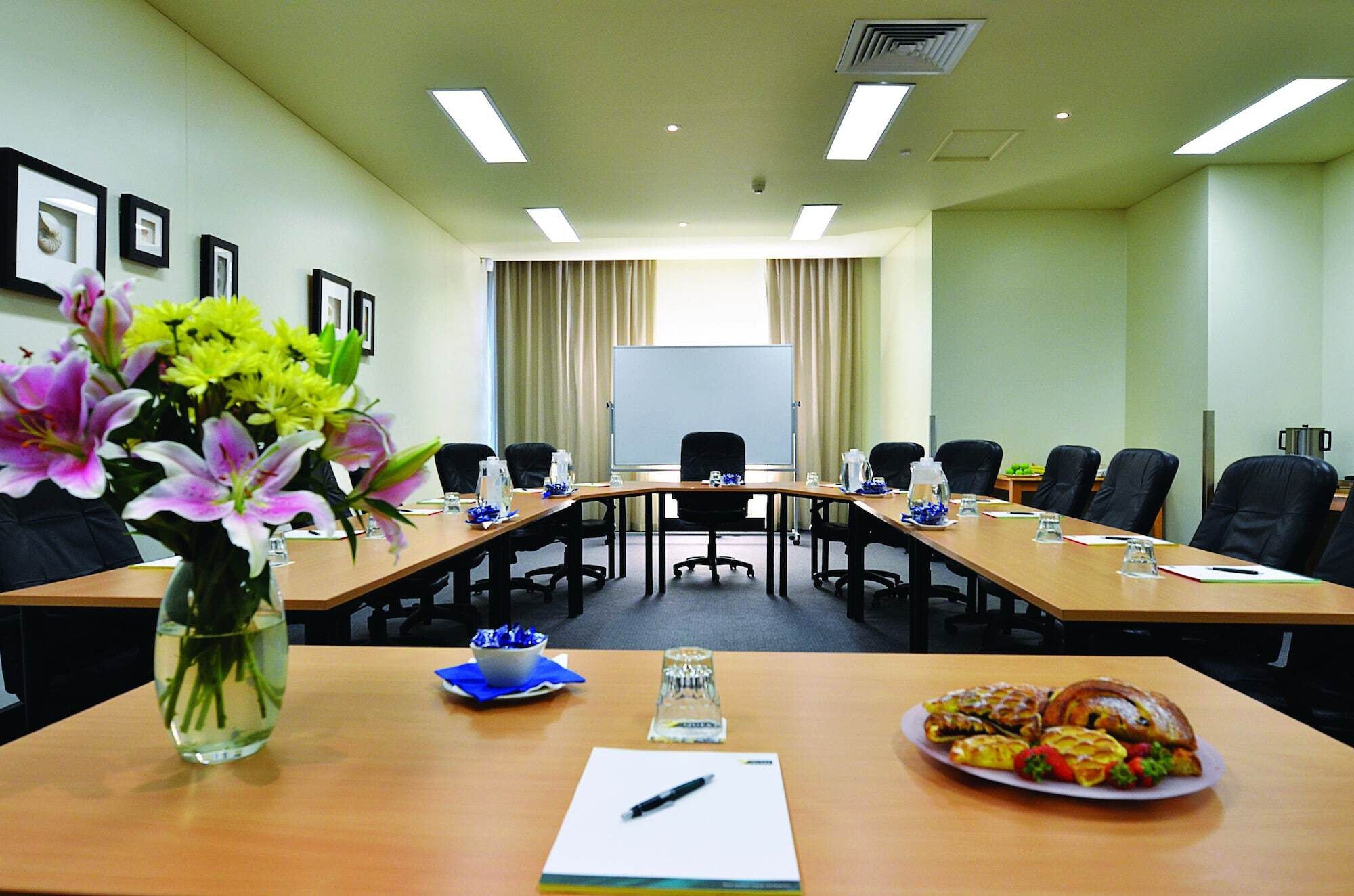 דארווין Metro Advance Apartments & Hotel מראה חיצוני תמונה